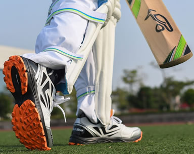 kriket oynamak için özenle seçilmiş ayakkabılar